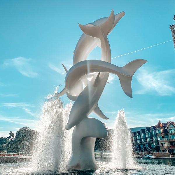 Kelowna statue from unsplash